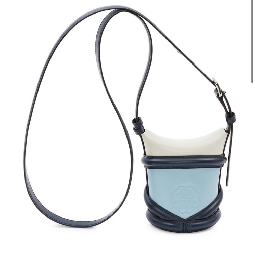Alexander McQueen Micro Curve Leather Bucket Bag - Picture 5 of 13